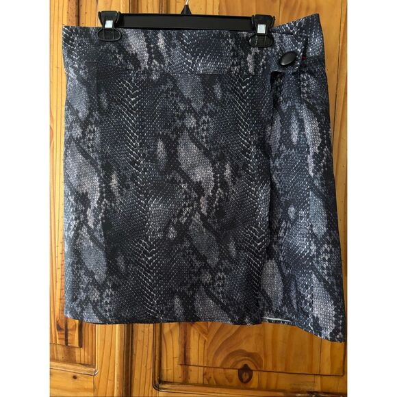 NWT Prettylittlething Snakeskin Skirt - Picture 1 of 5
